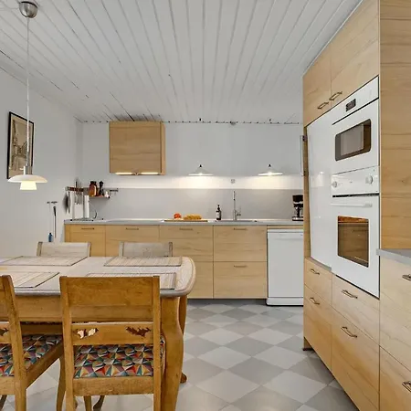 Gã¦stehuset *